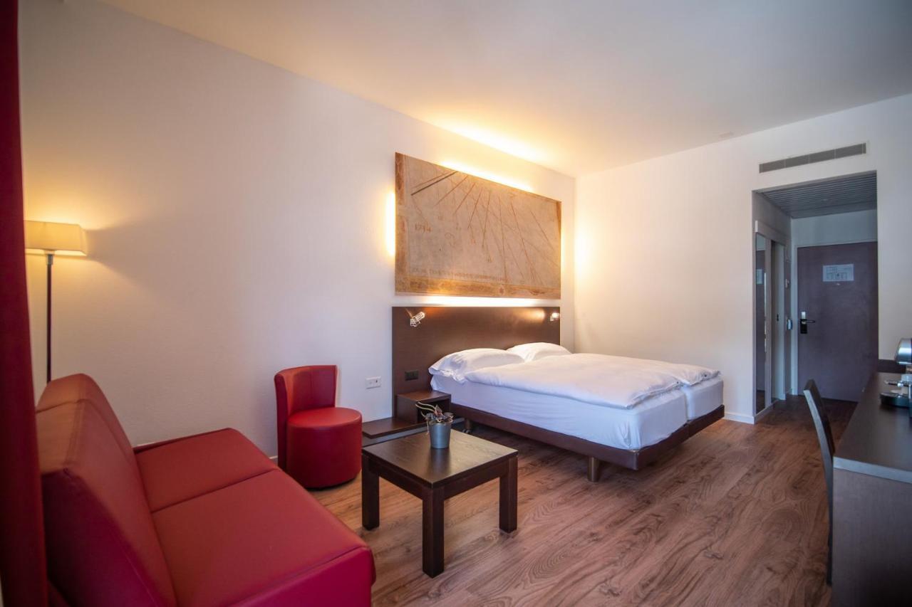Hotel La Meridiana, Lake & Spa アスコナ エクステリア 写真